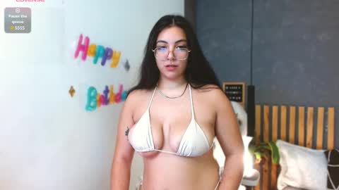 Snapshot of annie_volker chatting on December 18, 5:35 am Annie Volker online show from December 18, 5:35 am