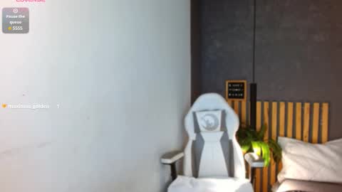 Snapshot of annie_volker chatting on December 23, 4:21 am Annie Volker online show from December 23, 4:21 am