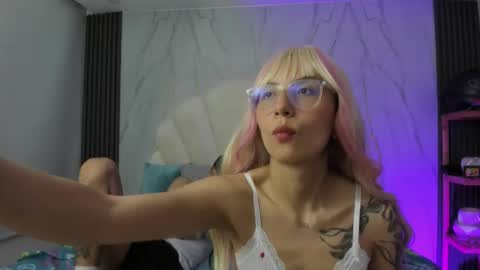 Annie And Leandro online show from February 4, 10:26 pm