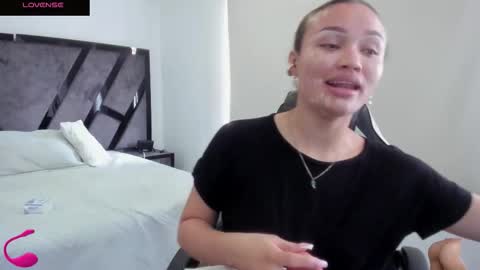 Annie and Stefan online show from November 15, 3:30 pm