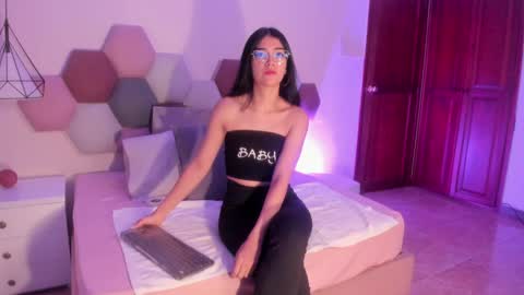 Snapshot of anniebluee_ chatting on June 8, 1:00 pm Annie Bluee online show from June 8, 1:00 pm