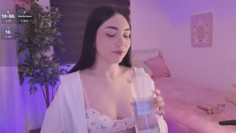 Snapshot of anniebrie chatting on November 8, 6:02 am Cassandra online show from November 8, 6:02 am