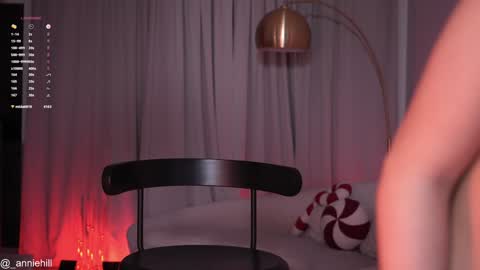Snapshot of anniehillofficial_ chatting on January 6, 12:48 am anniehillofficial_ online show from January 6, 12:48 am