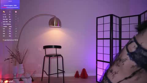 Snapshot of anniehillofficial_ chatting on December 14, 10:14 pm anniehillofficial_ online show from December 14, 10:14 pm