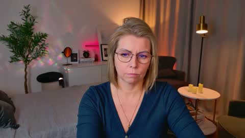 Annie online show from April 27, 7:17 am