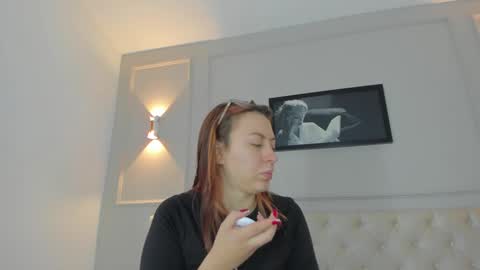 Snapshot of anniemartinezz chatting on December 26, 11:54 am Annie online show from December 26, 11:54 am