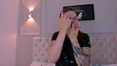 Snapshot of anniemartinezz chatting on December 27, 11:17 am Annie online show from December 27, 11:17 am