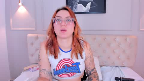 Snapshot of anniemartinezz chatting on December 31, 5:07 pm Annie online show from December 31, 5:07 pm