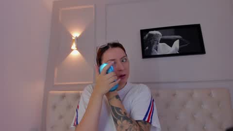 Snapshot of anniemartinezz chatting on January 29, 11:20 am Annie online show from January 29, 11:20 am