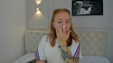 Snapshot of anniemartinezz chatting on February 4, 11:27 am Annie online show from February 4, 11:27 am