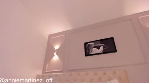 Snapshot of anniemartinezz chatting on March 8, 5:54 pm Annie online show from March 8, 5:54 pm