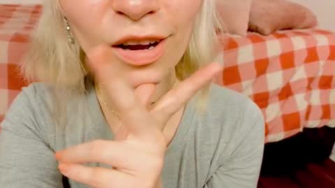 annietinky online show from September 18, 2:35 am