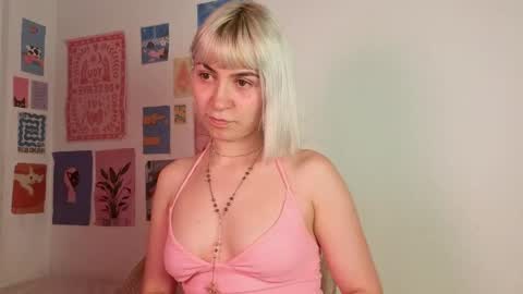 Snapshot of annietinky chatting on May 7, 2:06 am annietinky online show from May 7, 2:06 am