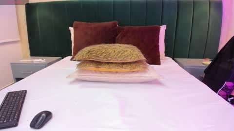 Snapshot of anniie_clarkson chatting on October 31, 5:14 pm ANNIE online show from October 31, 5:14 pm