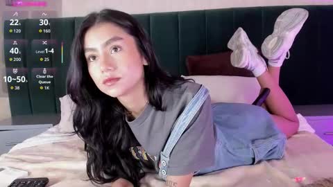 Snapshot of anniie_clarkson chatting on November 9, 8:29 pm ANNIE online show from November 9, 8:29 pm