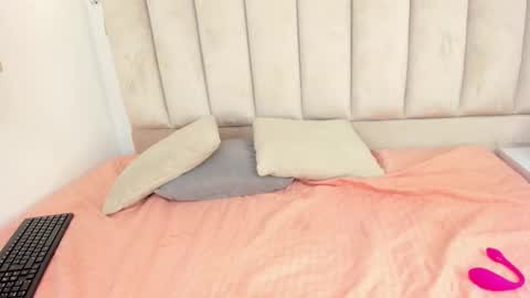 Annie Queen online show from October 9, 2:53 am