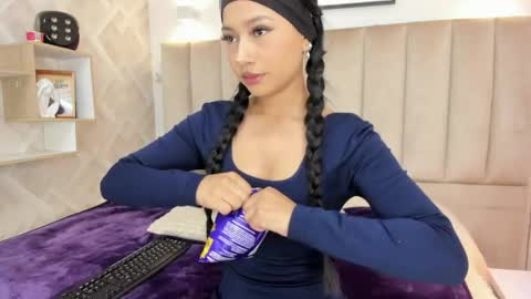 Snapshot of anniie_queen chatting on May 15, 3:46 am Annie Queen online show from May 15, 3:46 am