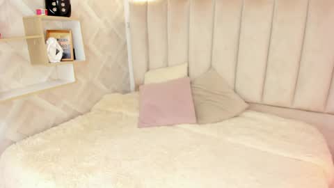 Snapshot of anniie_queen chatting on May 16, 3:36 am Annie Queen online show from May 16, 3:36 am