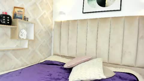 Snapshot of anniie_queen chatting on June 16, 3:31 am Annie Queen online show from June 16, 3:31 am