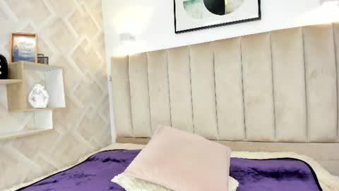 Snapshot of anniie_queen chatting on July 2, 4:18 am Annie Queen online show from July 2, 4:18 am