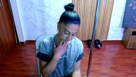 Snapshot of annita_muscle chatting on July 14, 8:25 pm Annita online show from July 14, 8:25 pm