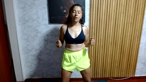 Snapshot of annita_muscle chatting on August 4, 8:22 pm Annita online show from August 4, 8:22 pm