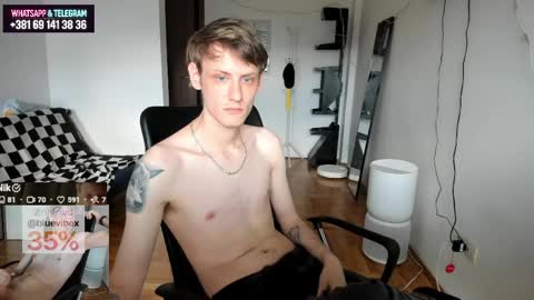 Snapshot of annonimsick chatting on June 3, 2:33 pm online show from June 3, 2:33 pm