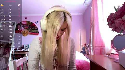 Snapshot of annrosy chatting on May 23, 8:51 am Hello my name is Kate online show from May 23, 8:51 am