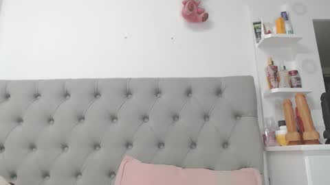 anntonella_squirt online show from December 5, 11:41 am