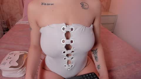 Snapshot of anntonella_watson chatting on June 13, 11:41 am ANTON online show from June 13, 11:41 am