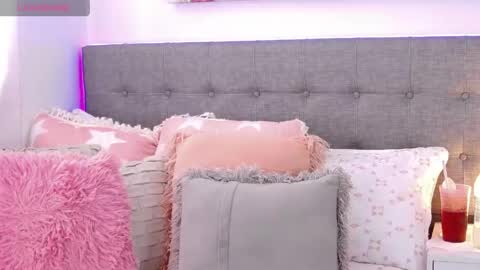 Snapshot of anntonellalee chatting on May 28, 6:05 pm Antonella Lee online show from May 28, 6:05 pm