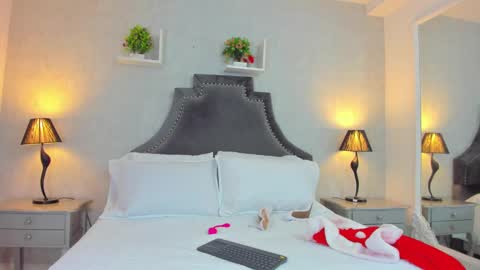 Anntonia Woods  online show from December 24, 1:50 pm