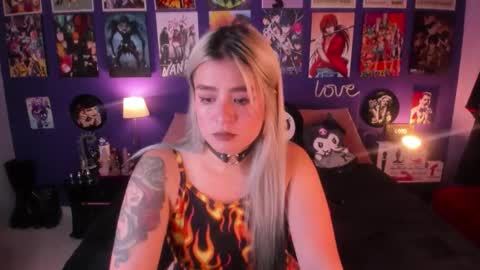 Snapshot of anny_cross chatting on February 26, 2:21 am Paty online show from February 26, 2:21 am