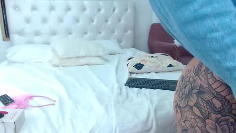 Snapshot of anny_louis chatting on January 15, 8:20 am ANNY LOUIS online show from January 15, 8:20 am