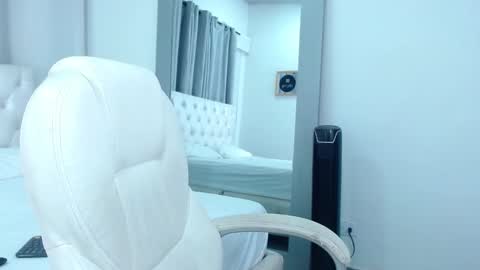 Snapshot of anny_louis chatting on February 19, 2:12 am ANNY LOUIS online show from February 19, 2:12 am