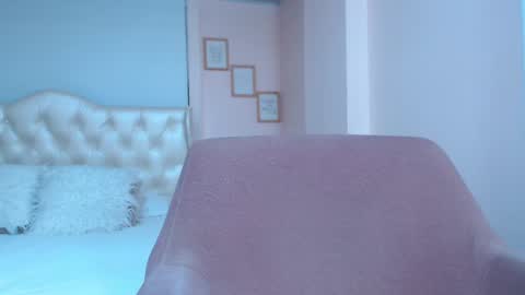 Snapshot of anny_louis chatting on February 22, 2:17 am ANNY LOUIS online show from February 22, 2:17 am