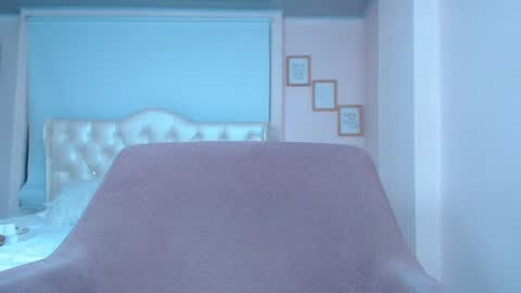 Snapshot of anny_louis chatting on February 24, 5:00 am ANNY LOUIS online show from February 24, 5:00 am