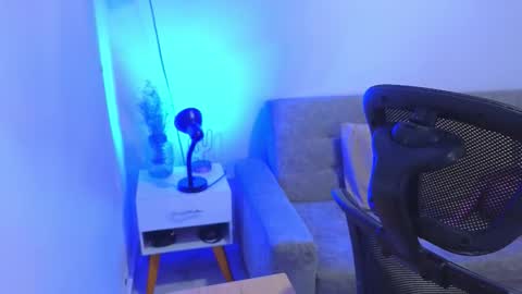 Snapshot of anny_louis chatting on November 18, 7:18 pm ANNY LOUIS online show from November 18, 7:18 pm