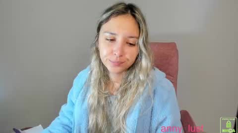 Snapshot of anny_lust chatting on November 13, 12:15 pm Issabela online show from November 13, 12:15 pm