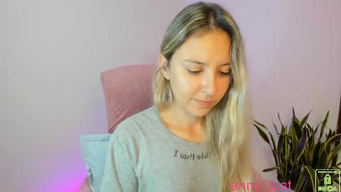 Snapshot of anny_lust chatting on November 22, 2:16 pm Issabela online show from November 22, 2:16 pm