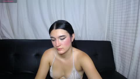 Snapshot of anny_naf chatting on August 5, 8:33 pm Anny online show from August 5, 8:33 pm
