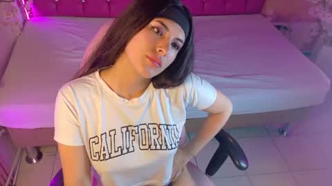 Snapshot of annybeckerr_ chatting on July 10, 8:33 pm annybeckerr_ online show from July 10, 8:33 pm