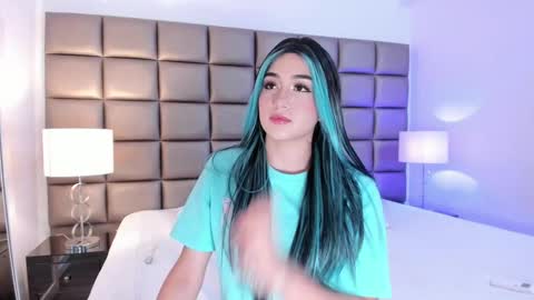 Snapshot of annyhizzle chatting on February 16, 9:38 pm online show from February 16, 9:38 pm