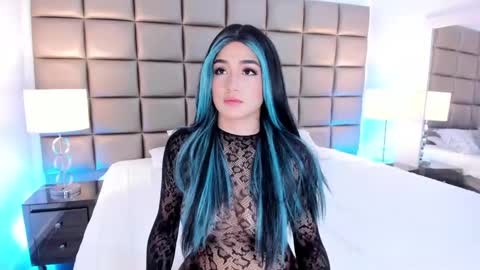 Snapshot of annyhizzle chatting on February 28, 9:55 pm online show from February 28, 9:55 pm