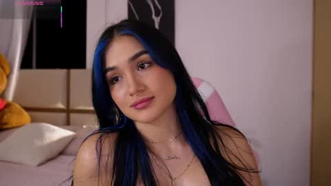 Snapshot of annyhizzle chatting on May 8, 2:06 am online show from May 8, 2:06 am