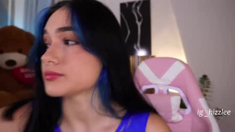 Snapshot of annyhizzle chatting on May 19, 4:19 am online show from May 19, 4:19 am