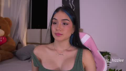 Snapshot of annyhizzle chatting on May 29, 11:36 pm online show from May 29, 11:36 pm