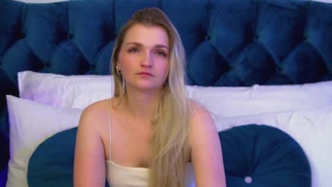 annyraii online show from February 17, 6:21 am