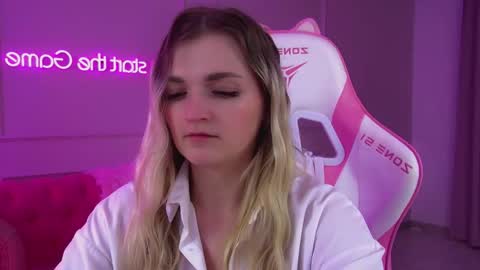 annyraii online show from February 20, 6:52 pm