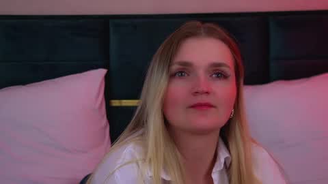 annyraii online show from March 8, 2:04 am